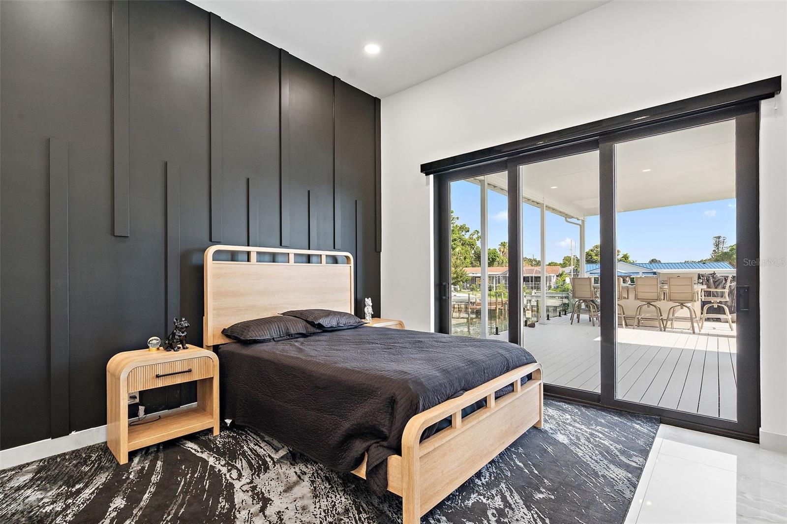 Image 16 of 70 For 585 Dolphin Avenue Se