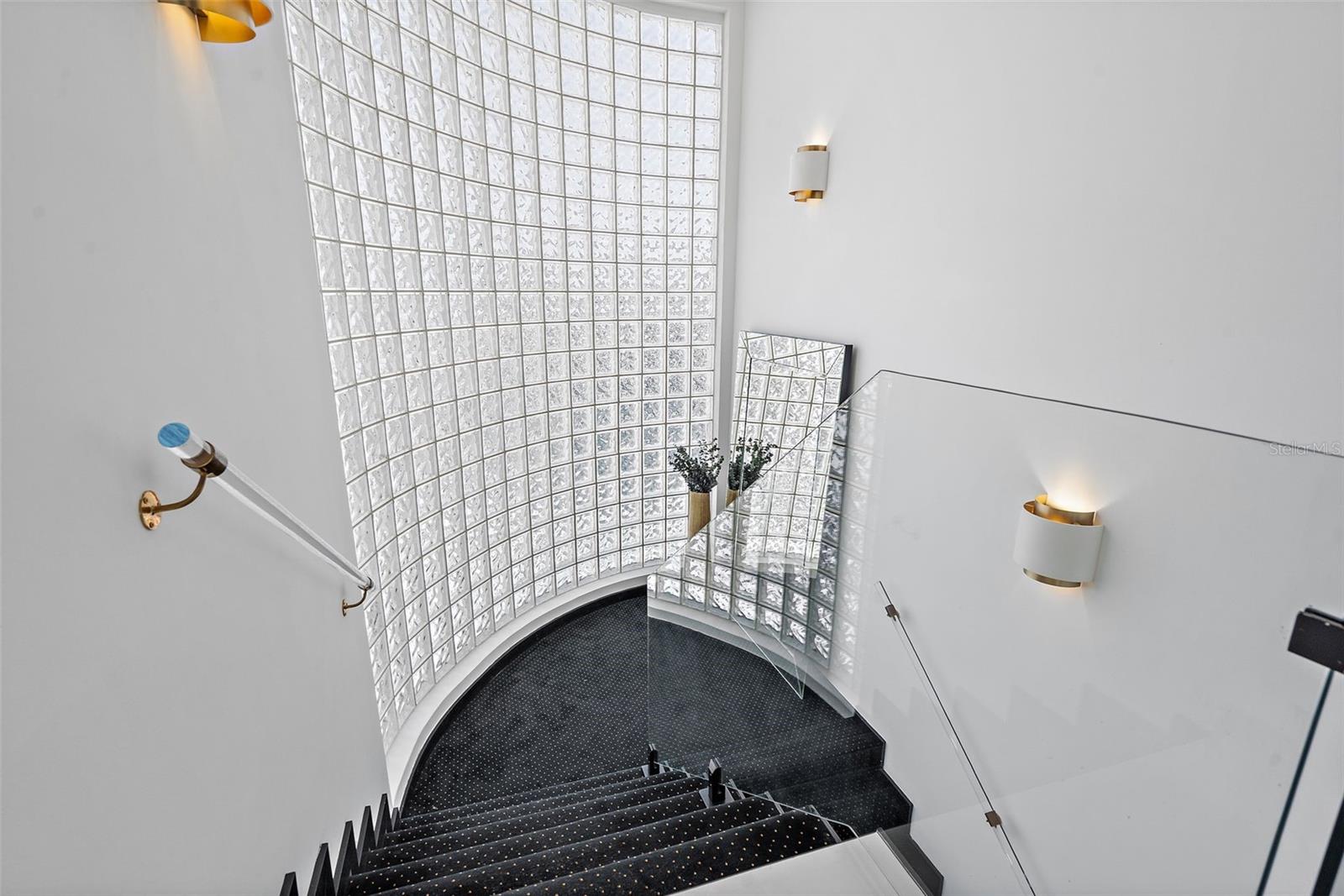 Image 18 of 70 For 585 Dolphin Avenue Se