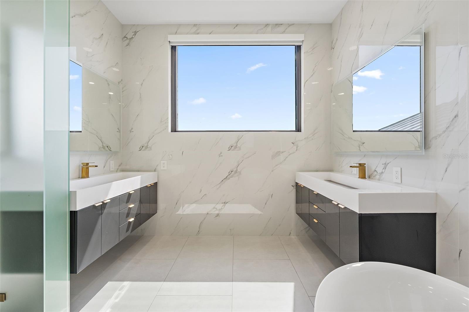 Image 25 of 70 For 585 Dolphin Avenue Se