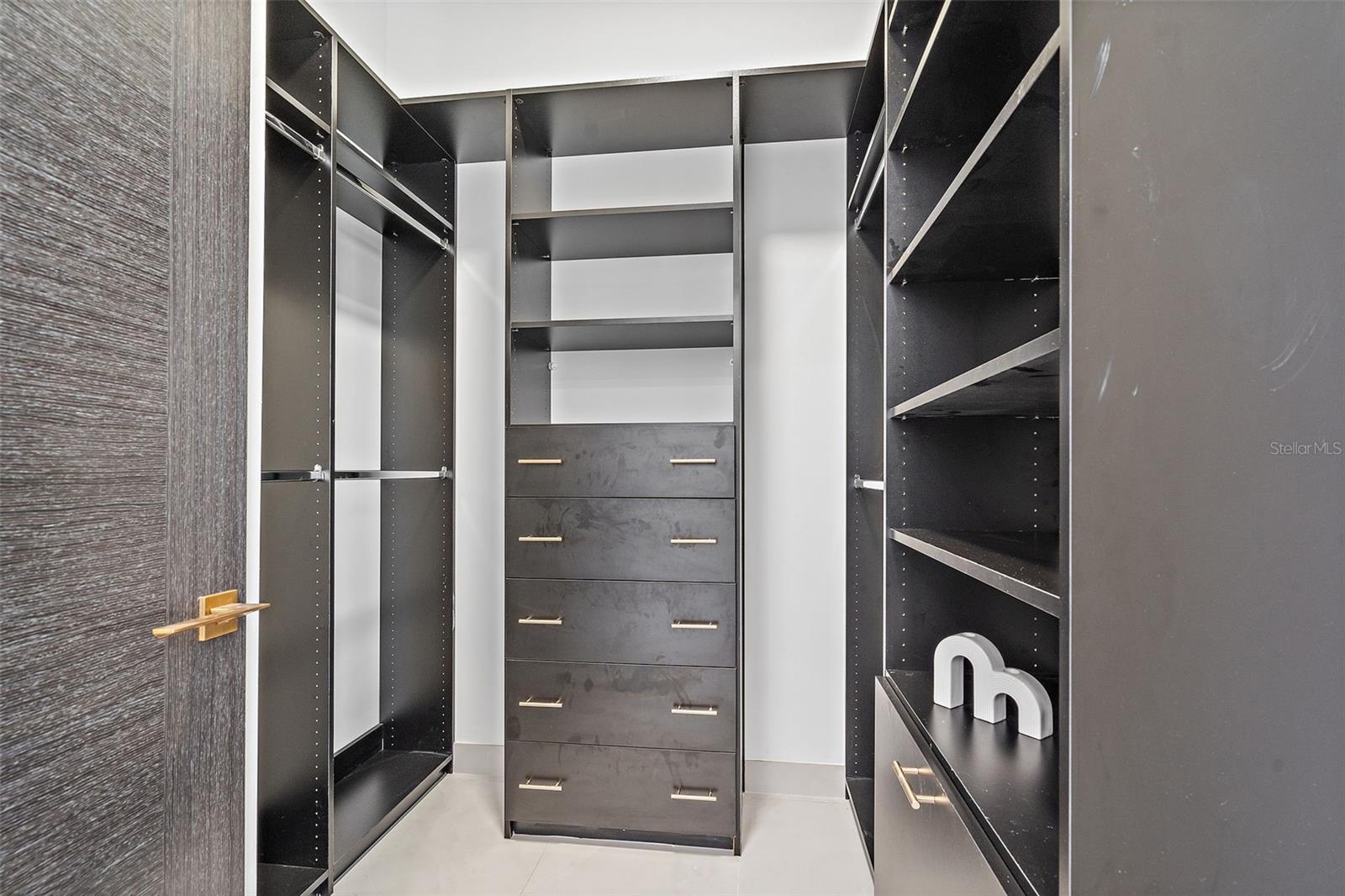 Image 32 of 70 For 585 Dolphin Avenue Se