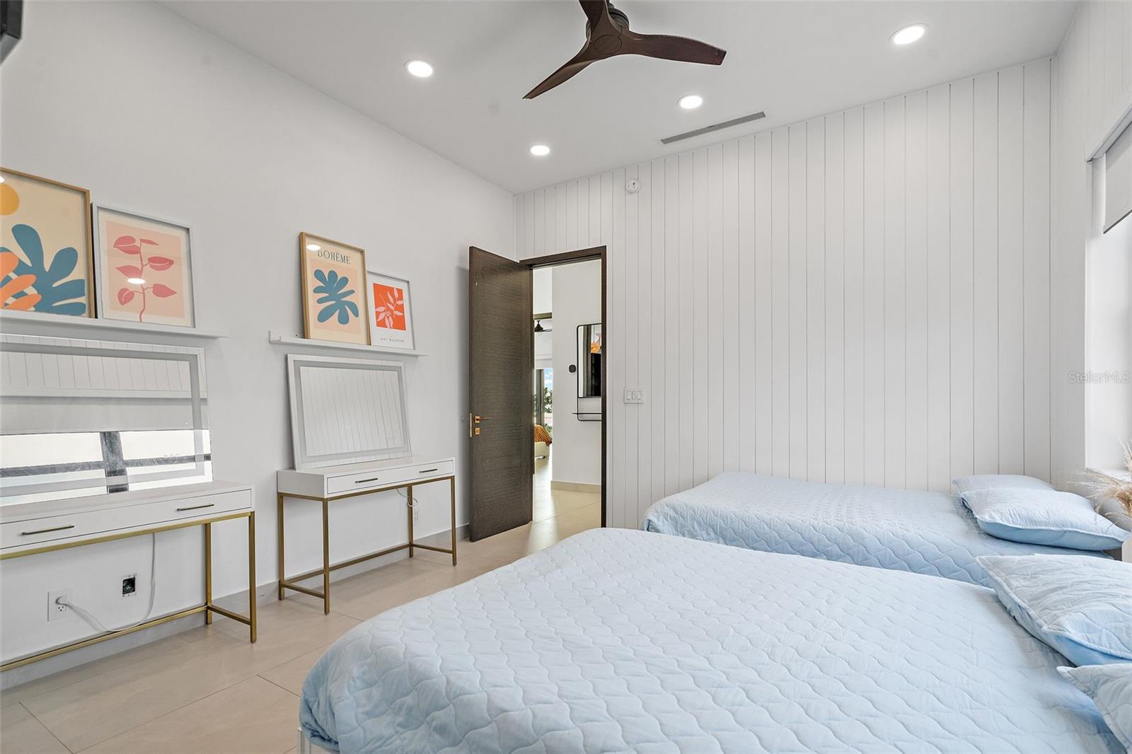 Image 34 of 70 For 585 Dolphin Avenue Se