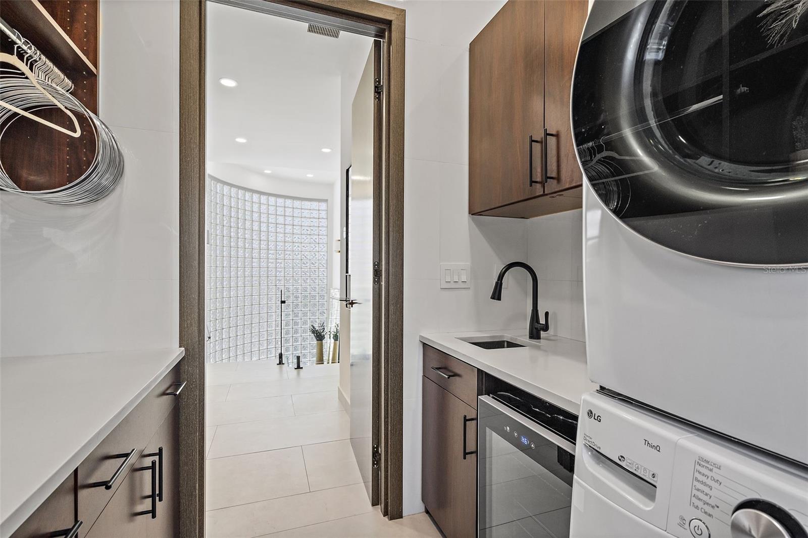 Image 39 of 70 For 585 Dolphin Avenue Se