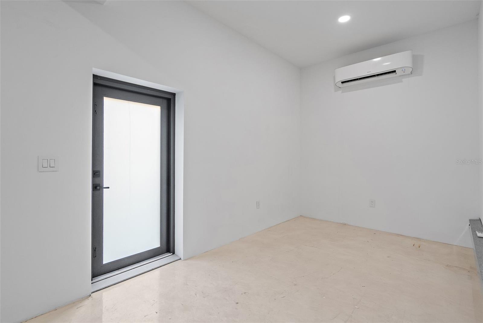 Image 40 of 70 For 585 Dolphin Avenue Se