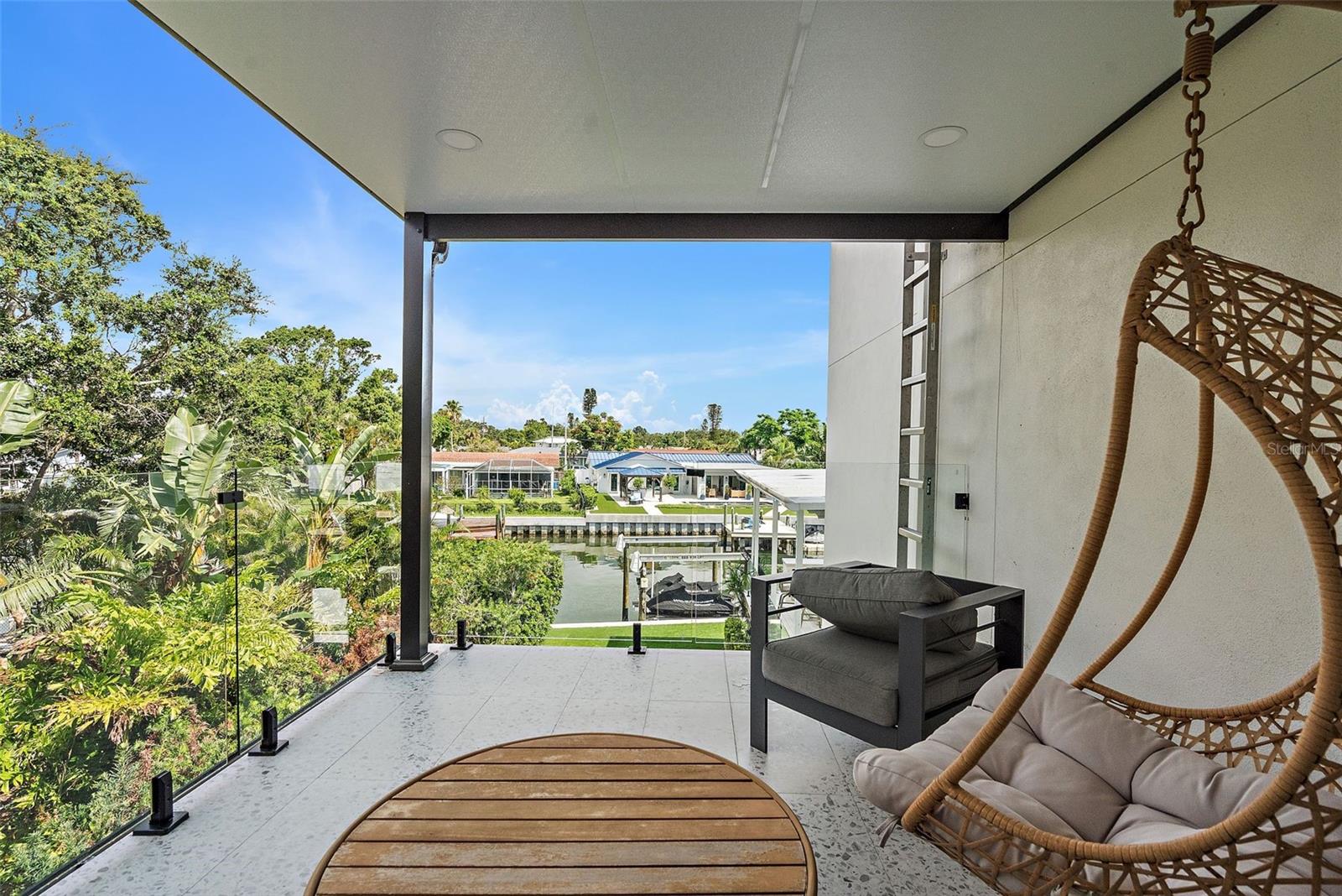 Image 44 of 70 For 585 Dolphin Avenue Se