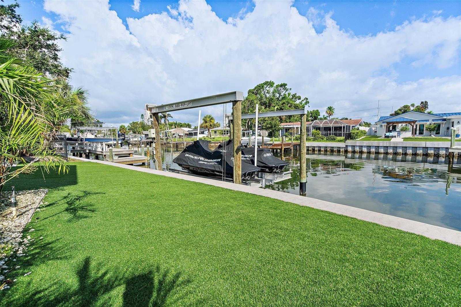 Image 49 of 70 For 585 Dolphin Avenue Se