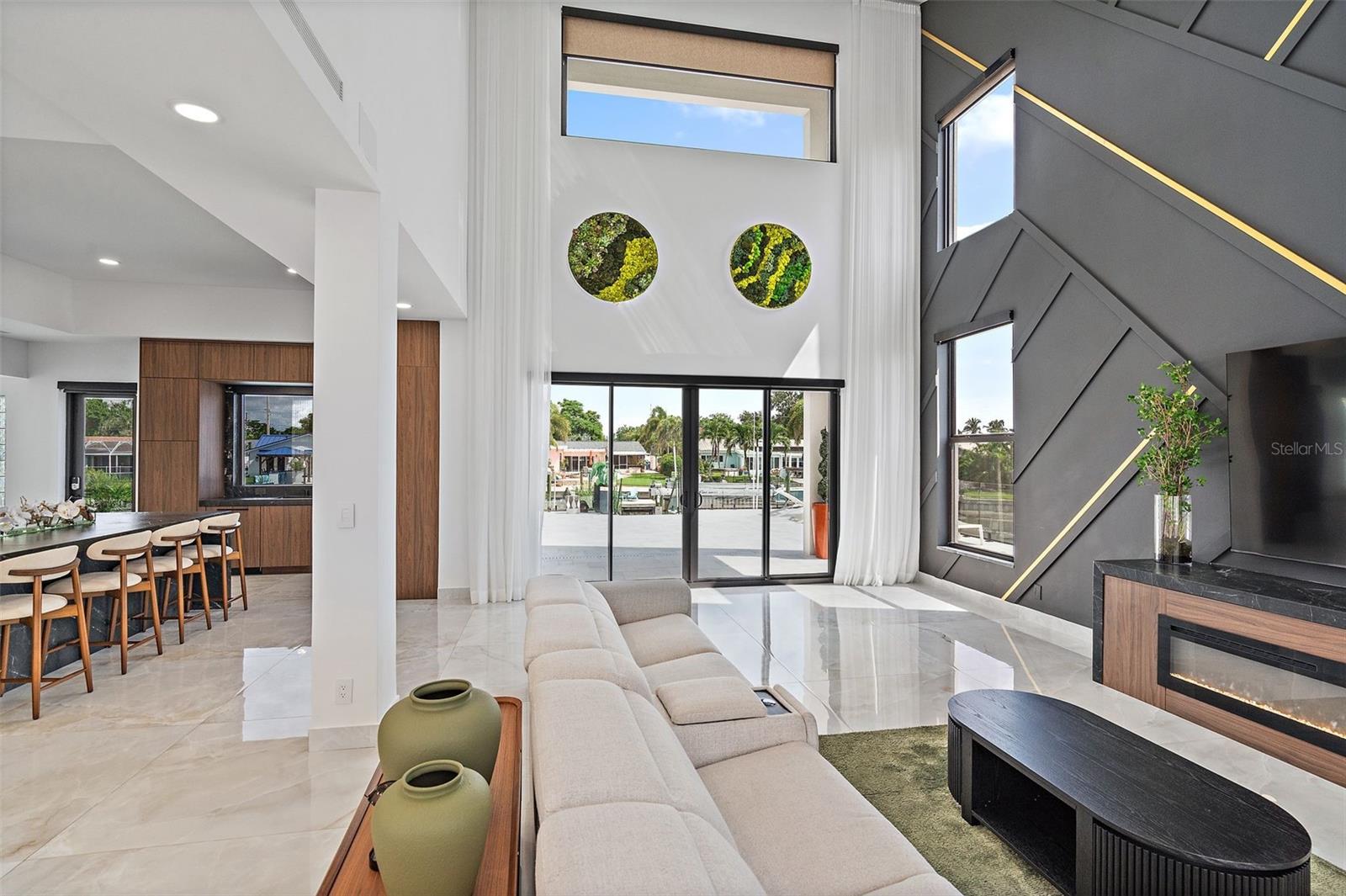 Image 5 of 70 For 585 Dolphin Avenue Se