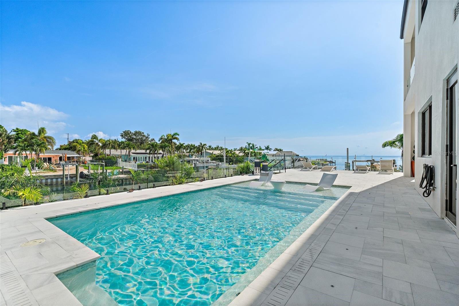 Image 57 of 70 For 585 Dolphin Avenue Se