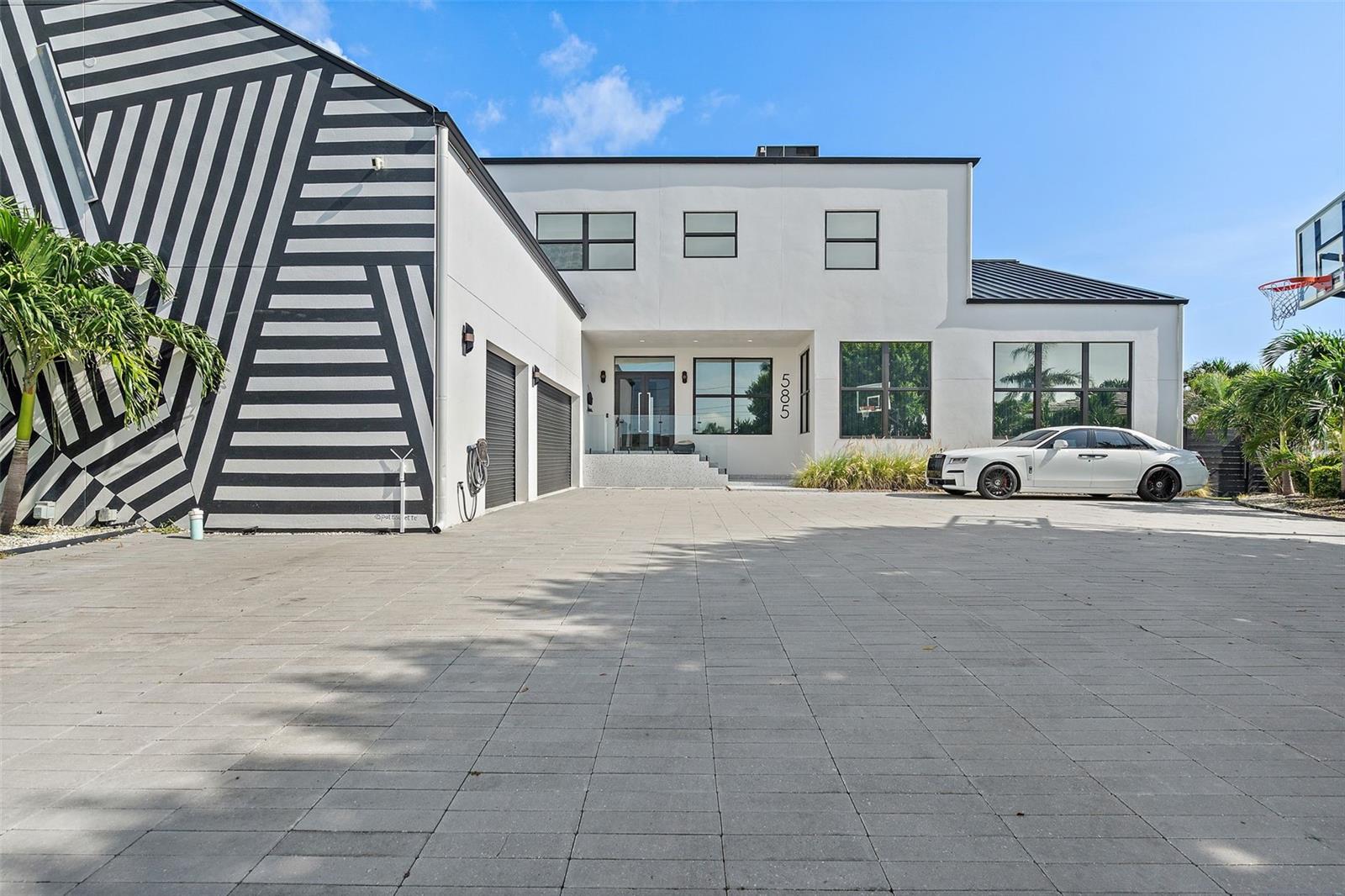 Image 66 of 70 For 585 Dolphin Avenue Se