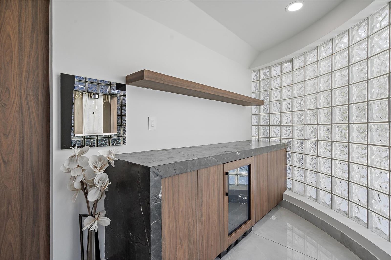 Image 8 of 70 For 585 Dolphin Avenue Se