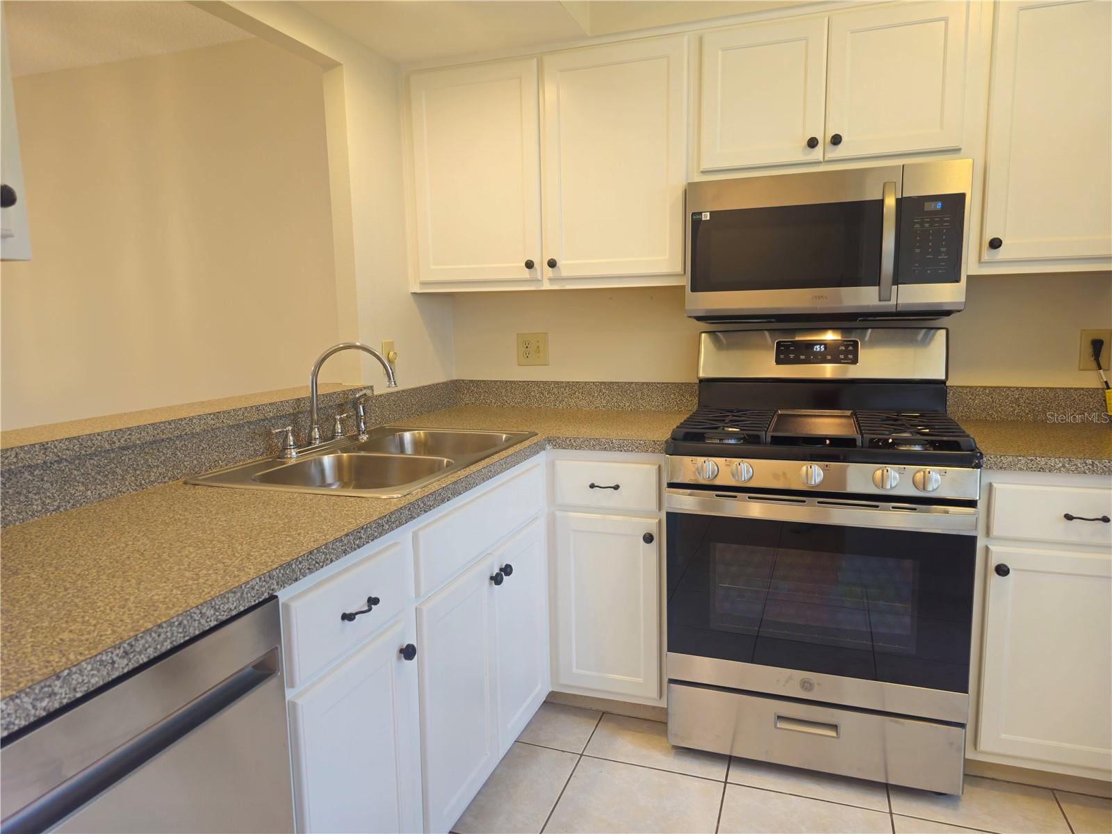 Image 12 of 26 For 1285 Mission Hills Boulevard 36b