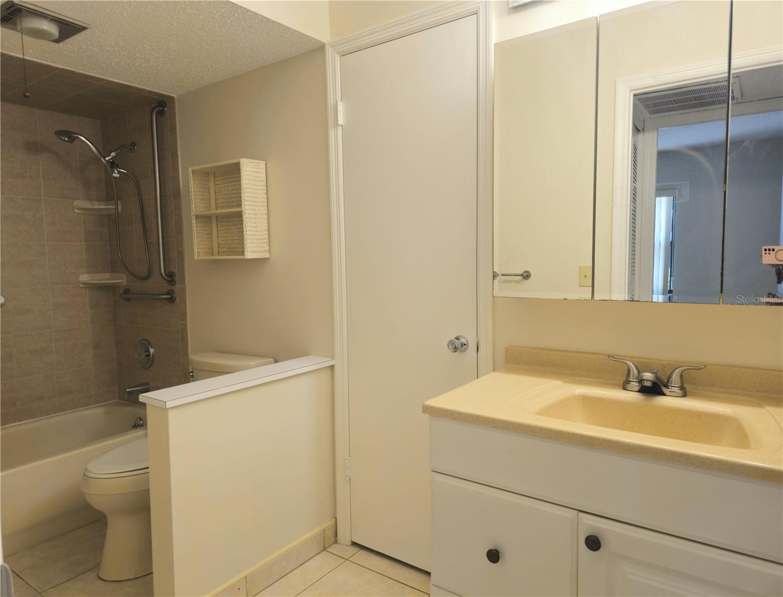 Image 20 of 26 For 1285 Mission Hills Boulevard 36b