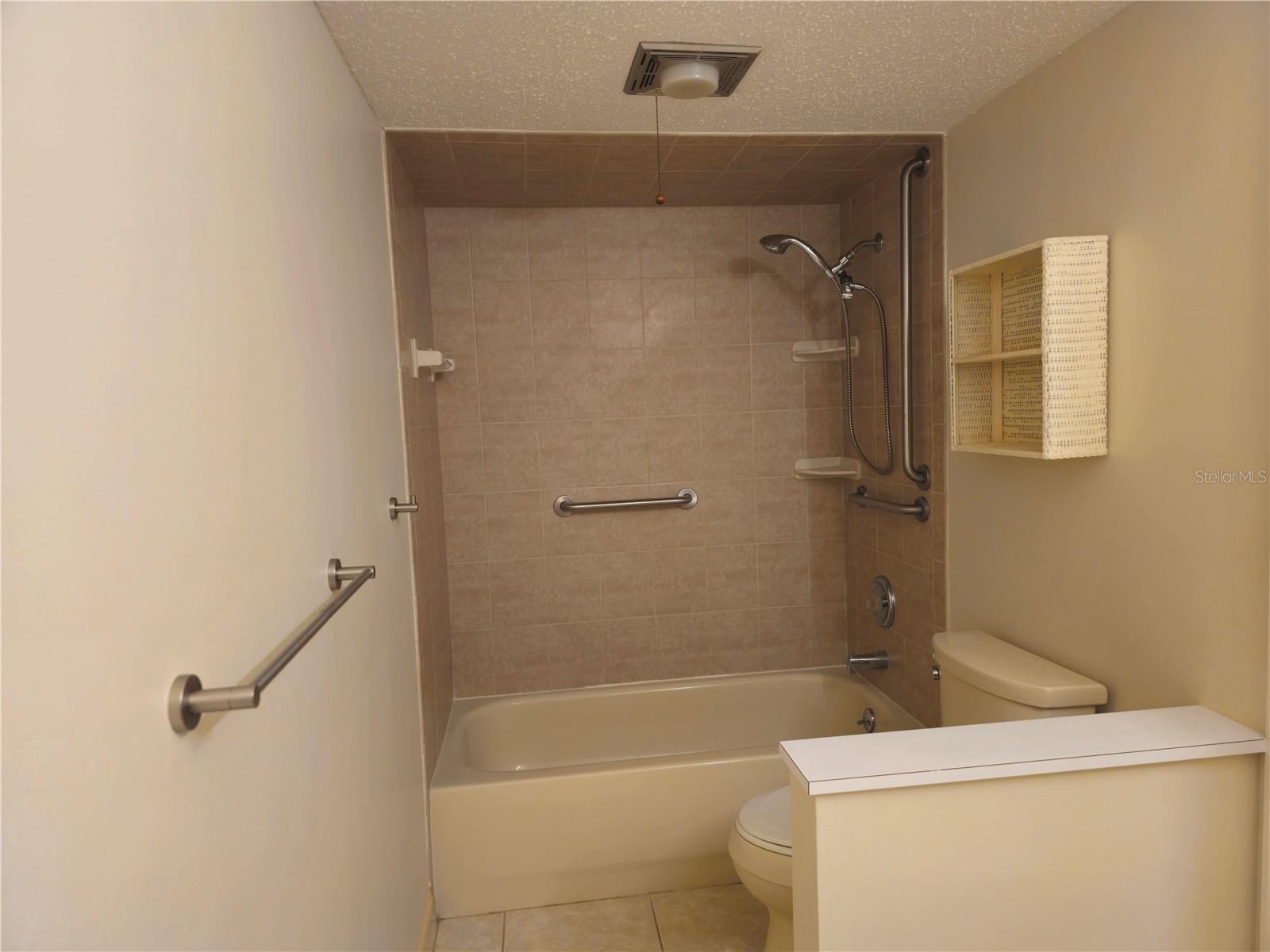 Image 21 of 26 For 1285 Mission Hills Boulevard 36b