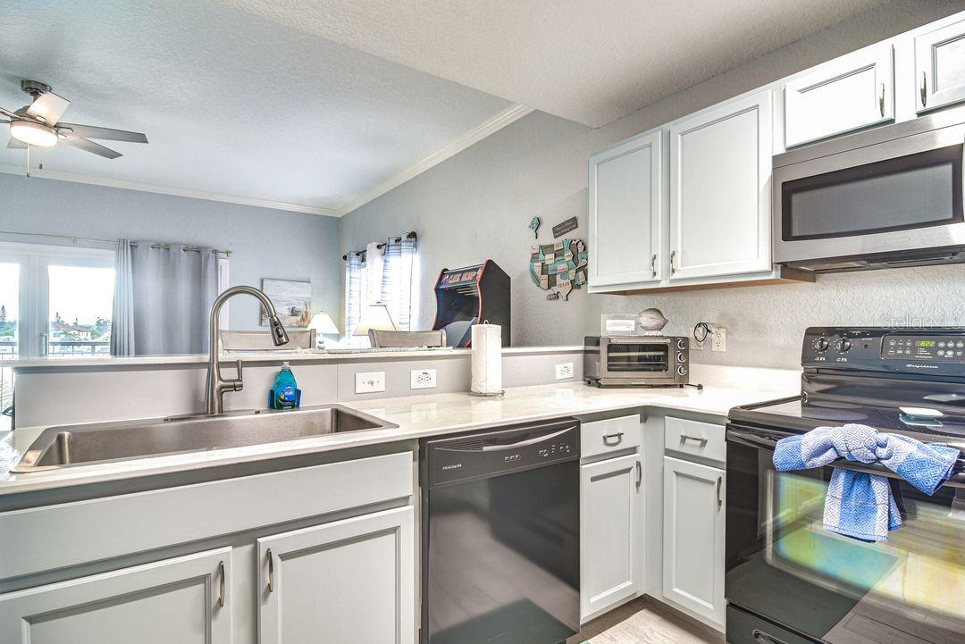 Image 11 of 57 For 10315 Gulf Boulevard 209