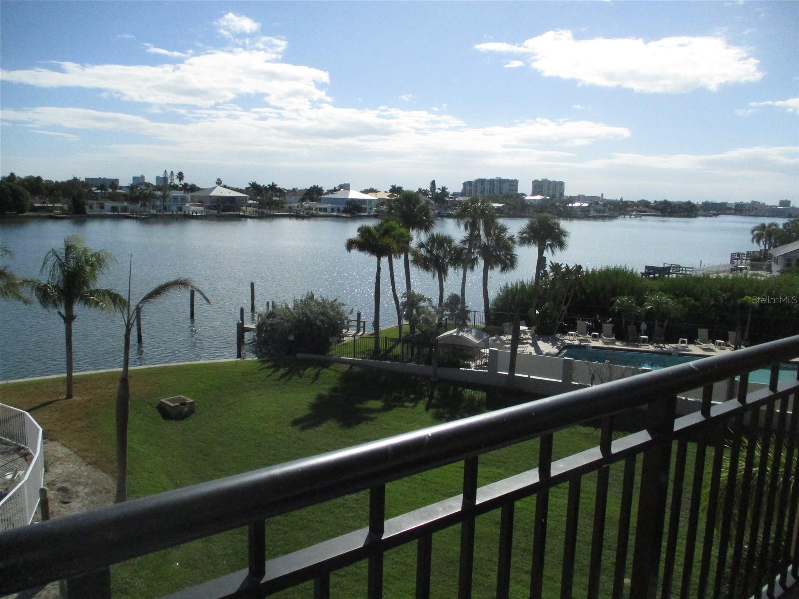 Image 13 of 57 For 10315 Gulf Boulevard 209