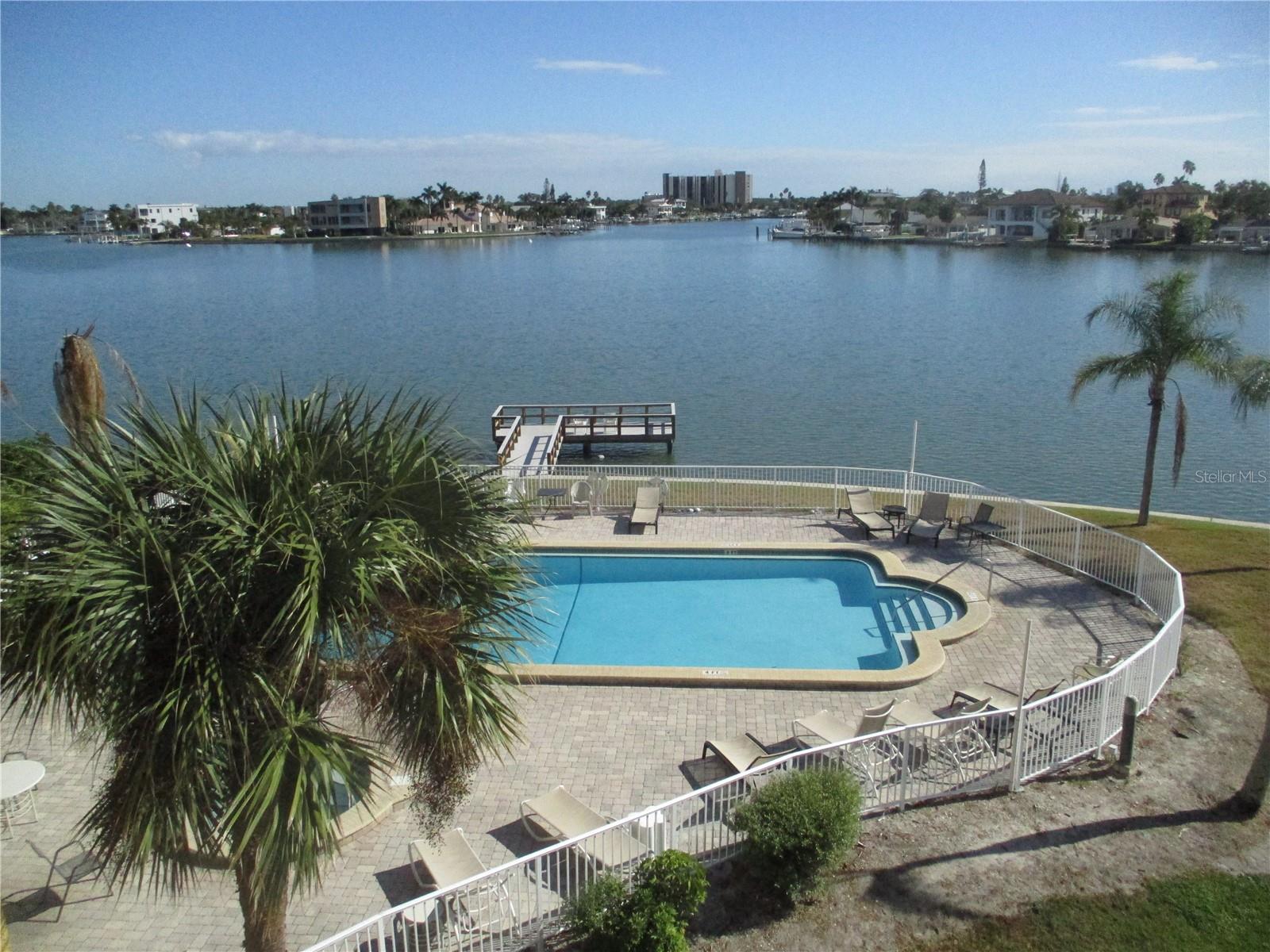 Image 15 of 57 For 10315 Gulf Boulevard 209