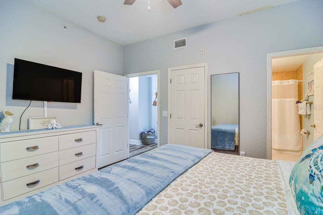 Image 24 of 57 For 10315 Gulf Boulevard 209