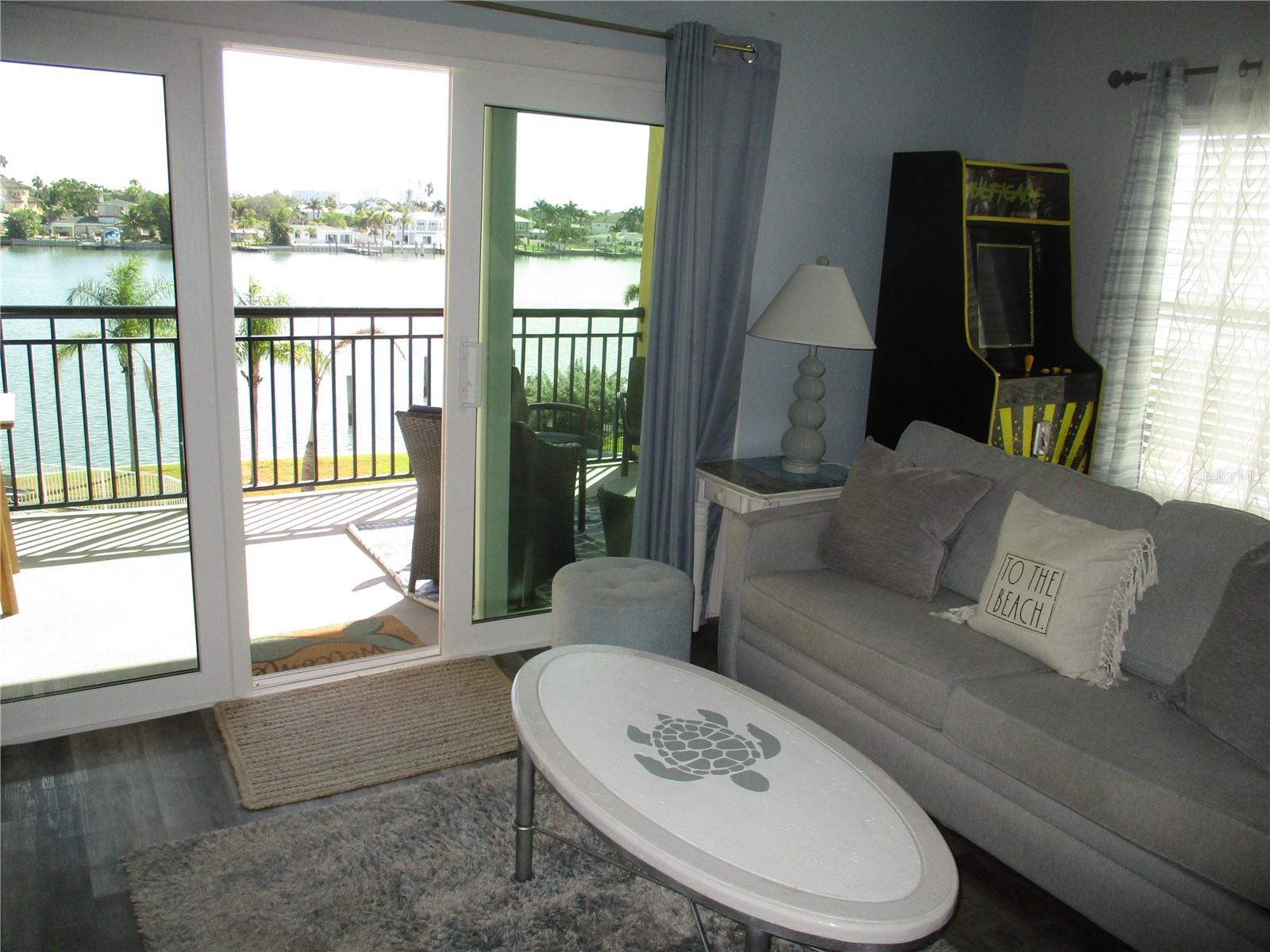 Image 4 of 57 For 10315 Gulf Boulevard 209