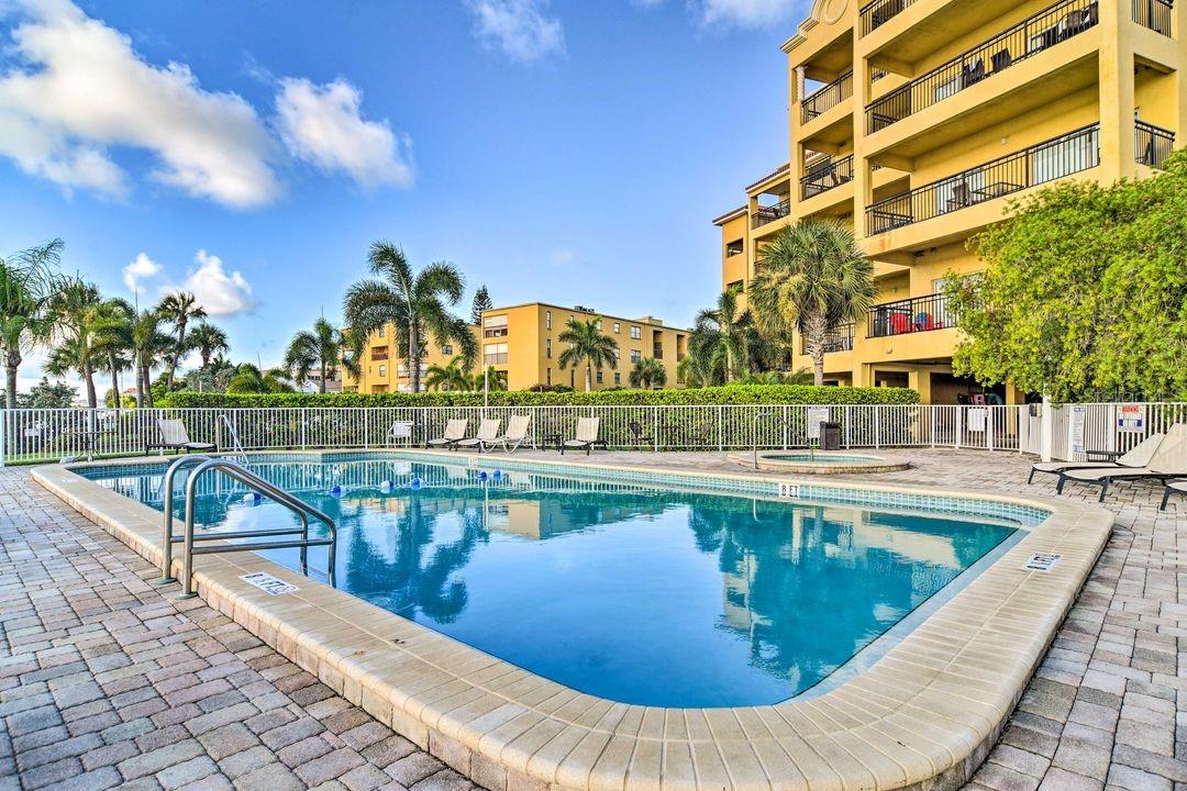 Image 41 of 57 For 10315 Gulf Boulevard 209