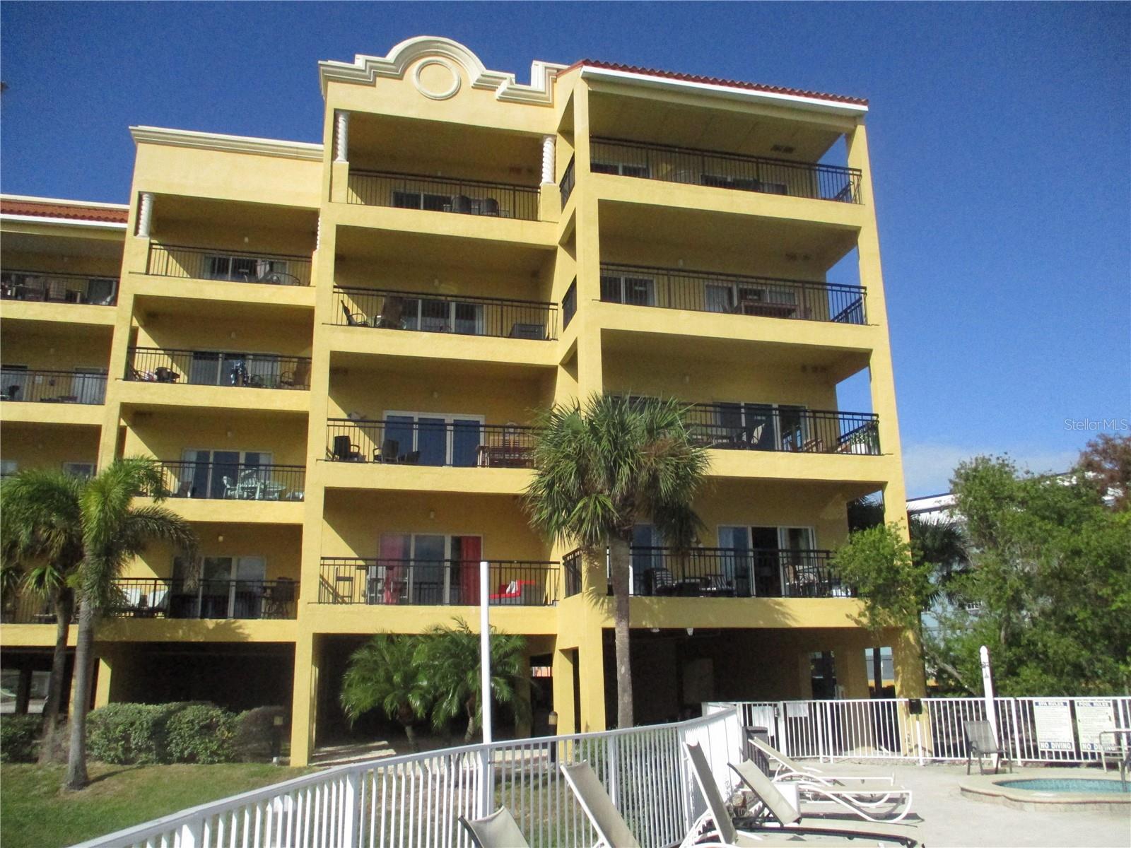 Image 53 of 57 For 10315 Gulf Boulevard 209