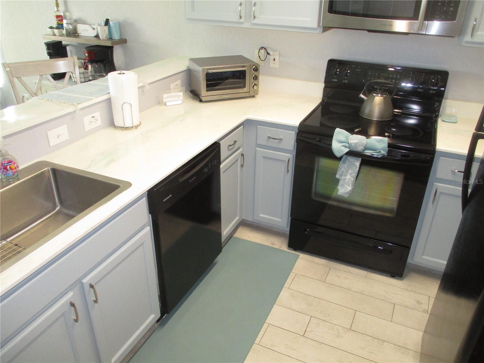 Image 9 of 57 For 10315 Gulf Boulevard 209