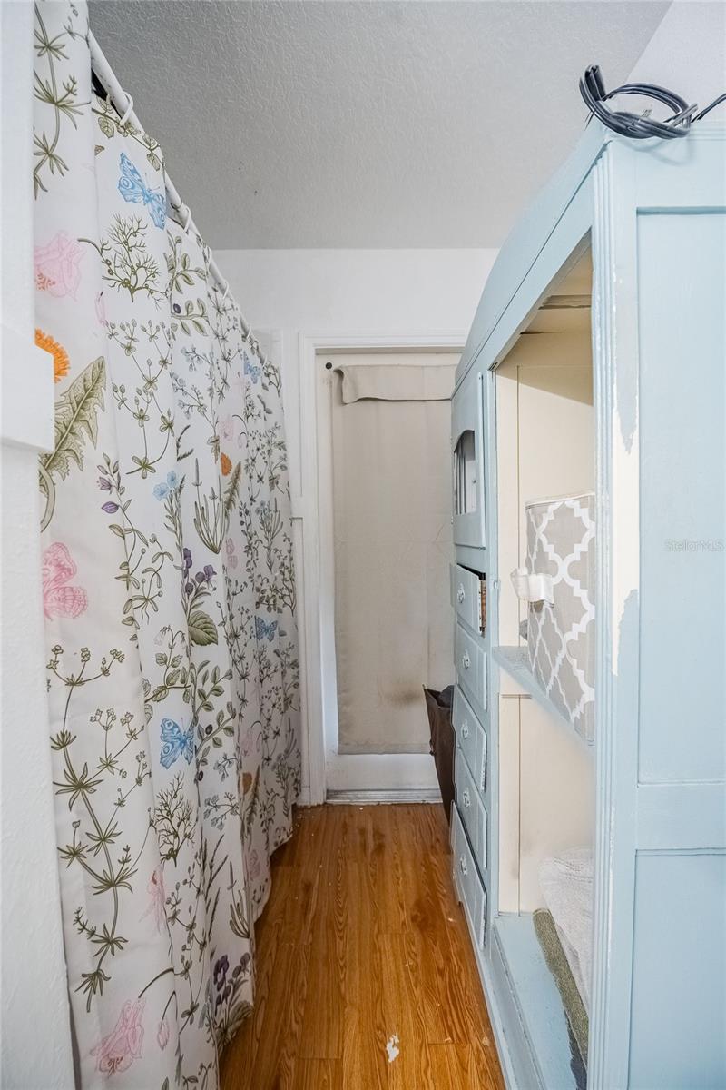 Image 34 of 49 For 4525 Ashford Drive