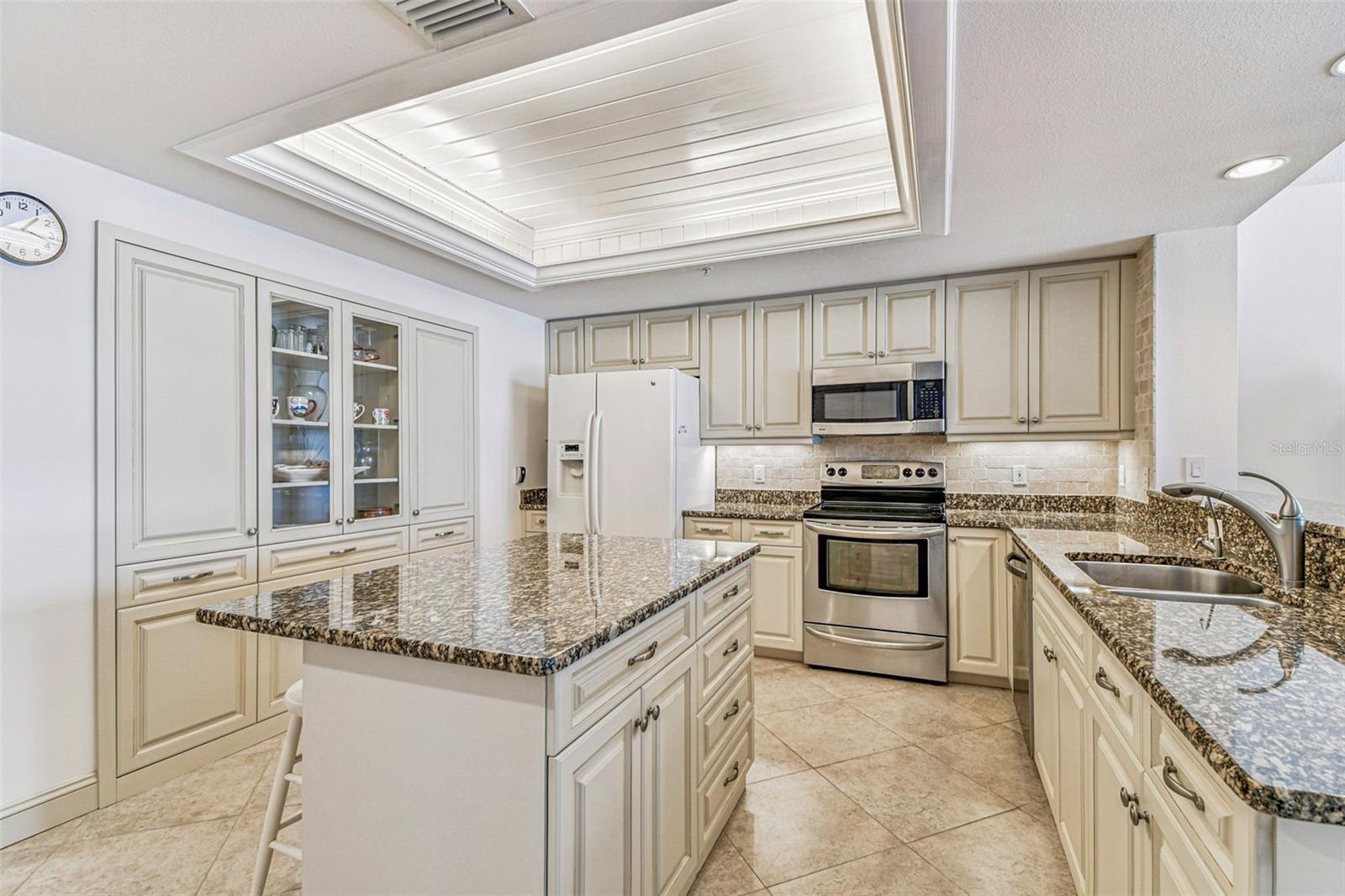 Image 11 of 50 For 19710 Gulf Boulevard 203