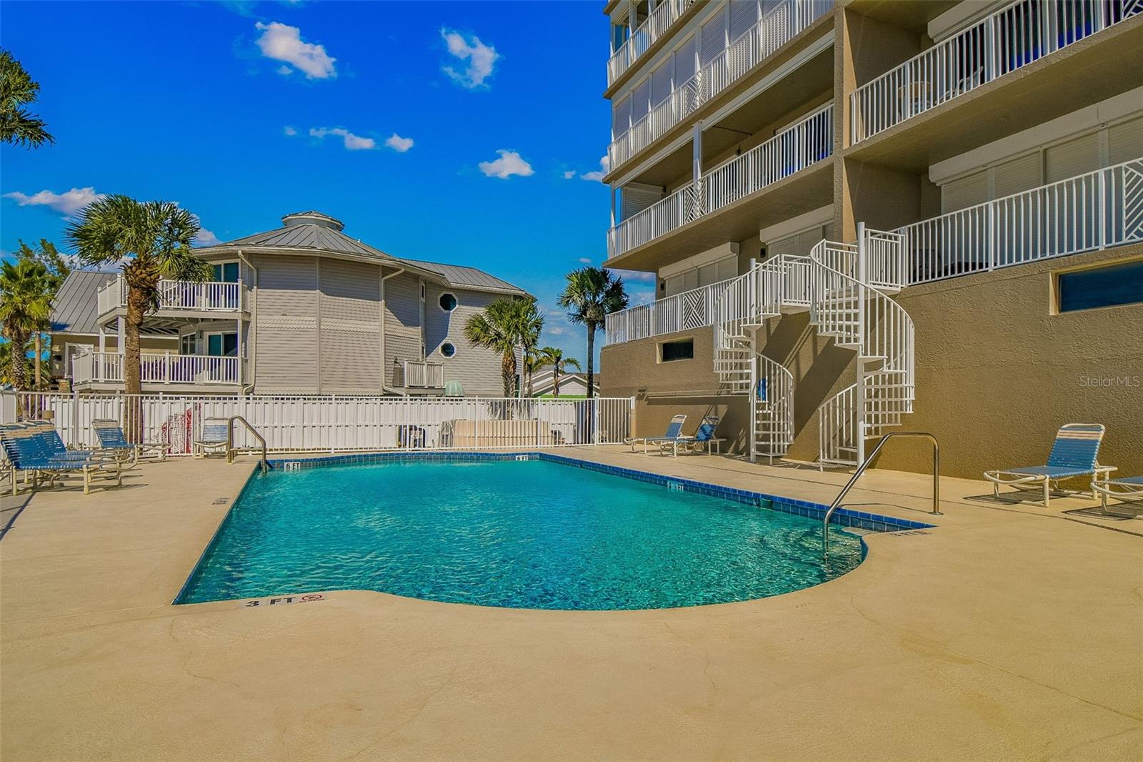 Image 42 of 50 For 19710 Gulf Boulevard 203