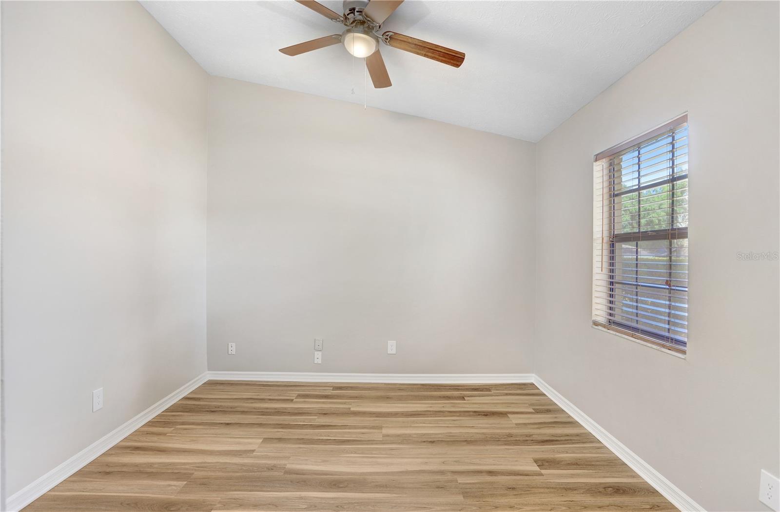 Image 4 of 40 For 4925 Ivy Glen Place