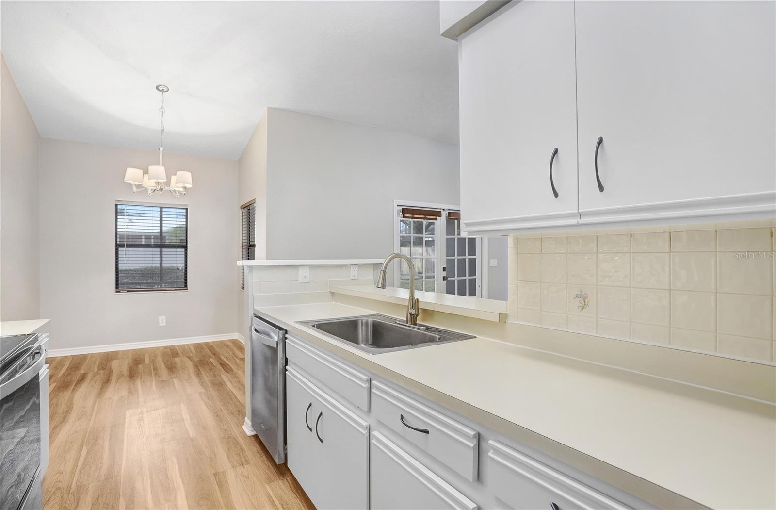 Image 8 of 40 For 4925 Ivy Glen Place