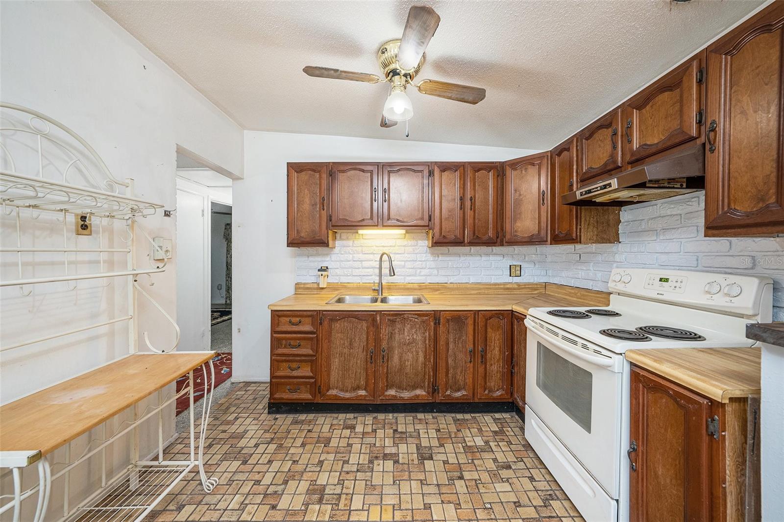 Image 12 of 30 For 8481 93rd Avenue