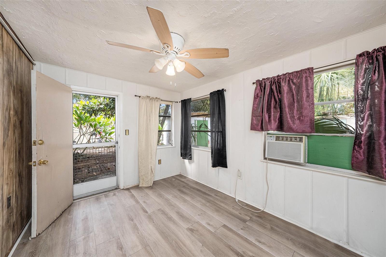 Image 21 of 30 For 8481 93rd Avenue