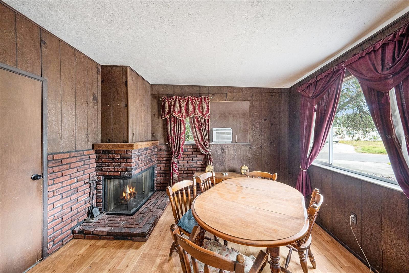 Image 7 of 30 For 8481 93rd Avenue