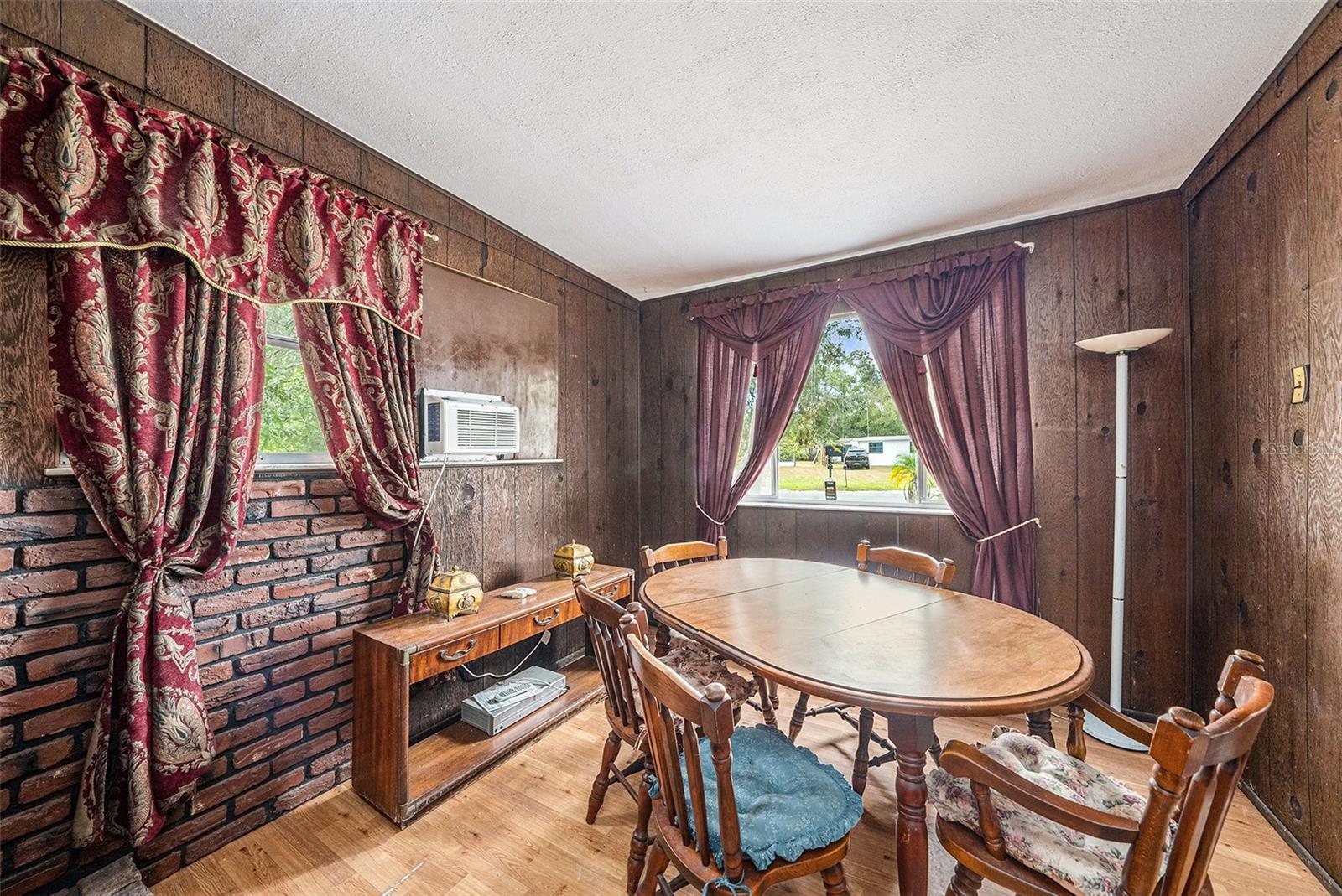 Image 8 of 30 For 8481 93rd Avenue