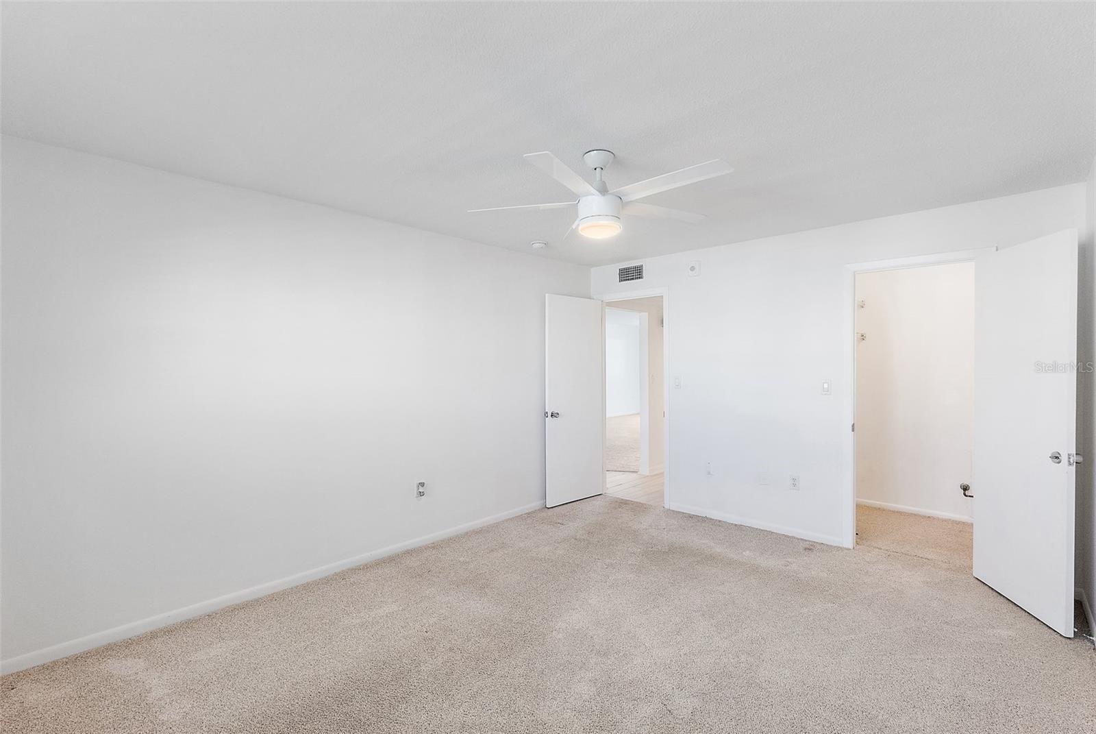 Image 12 of 40 For 5555 Gulf Boulevard 407