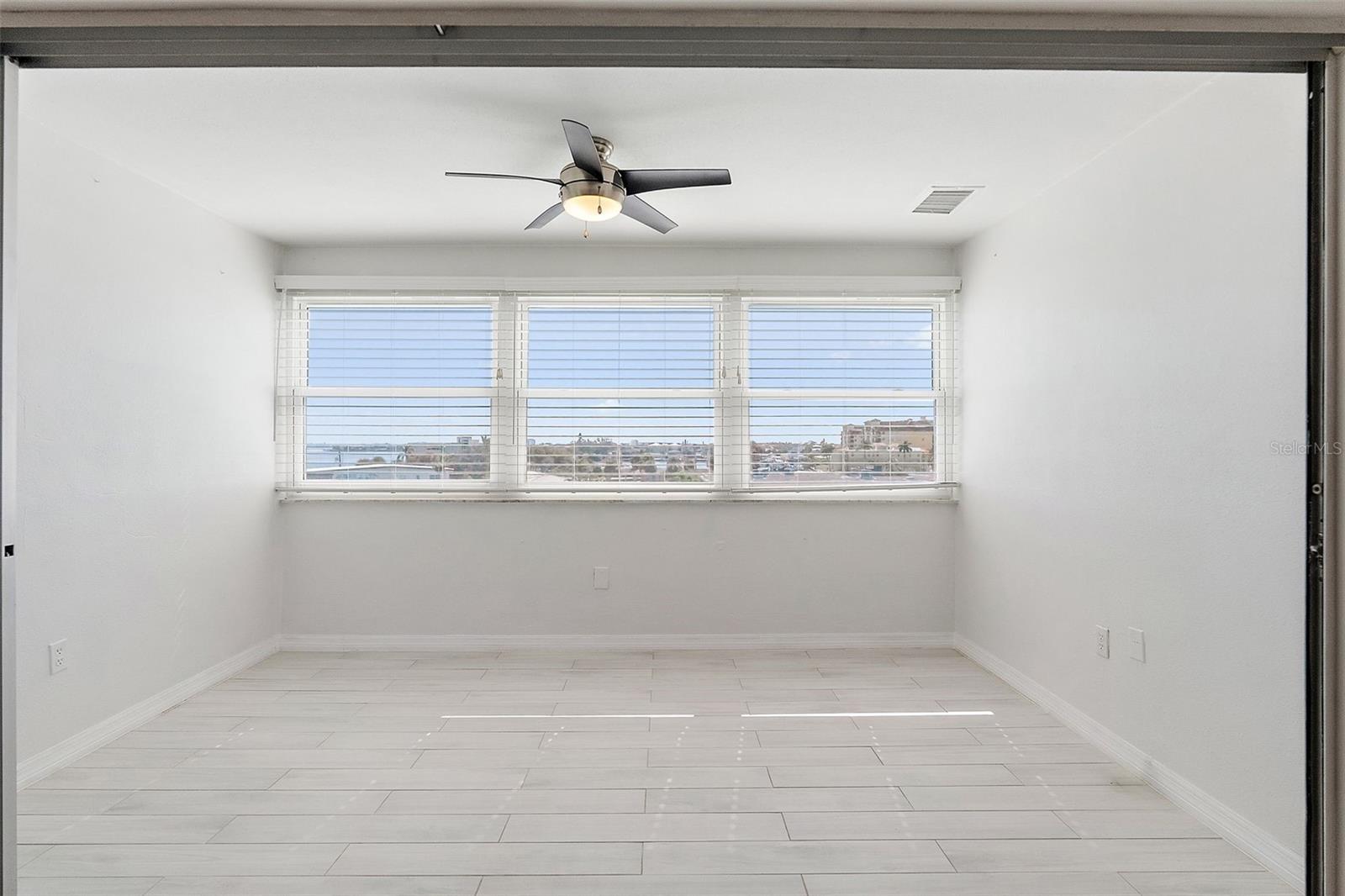 Image 14 of 40 For 5555 Gulf Boulevard 407