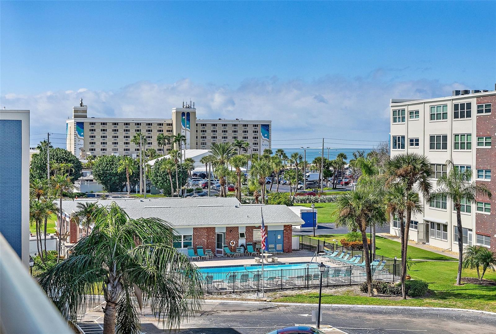 Image 21 of 40 For 5555 Gulf Boulevard 407