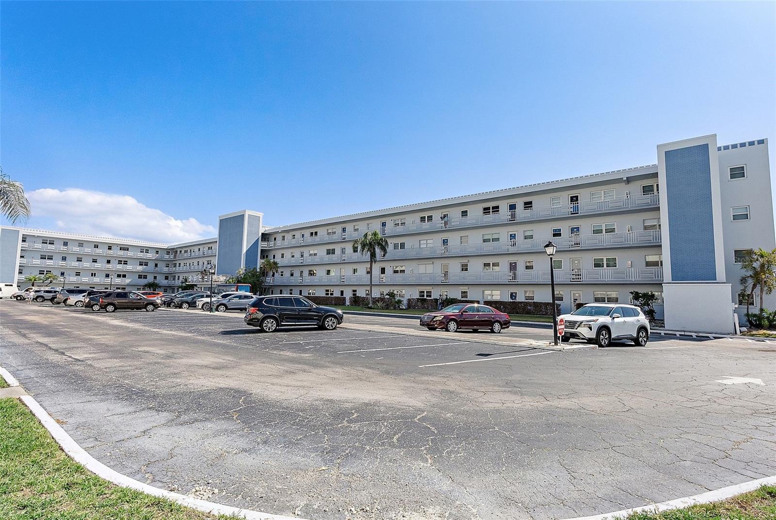 Image 28 of 40 For 5555 Gulf Boulevard 407