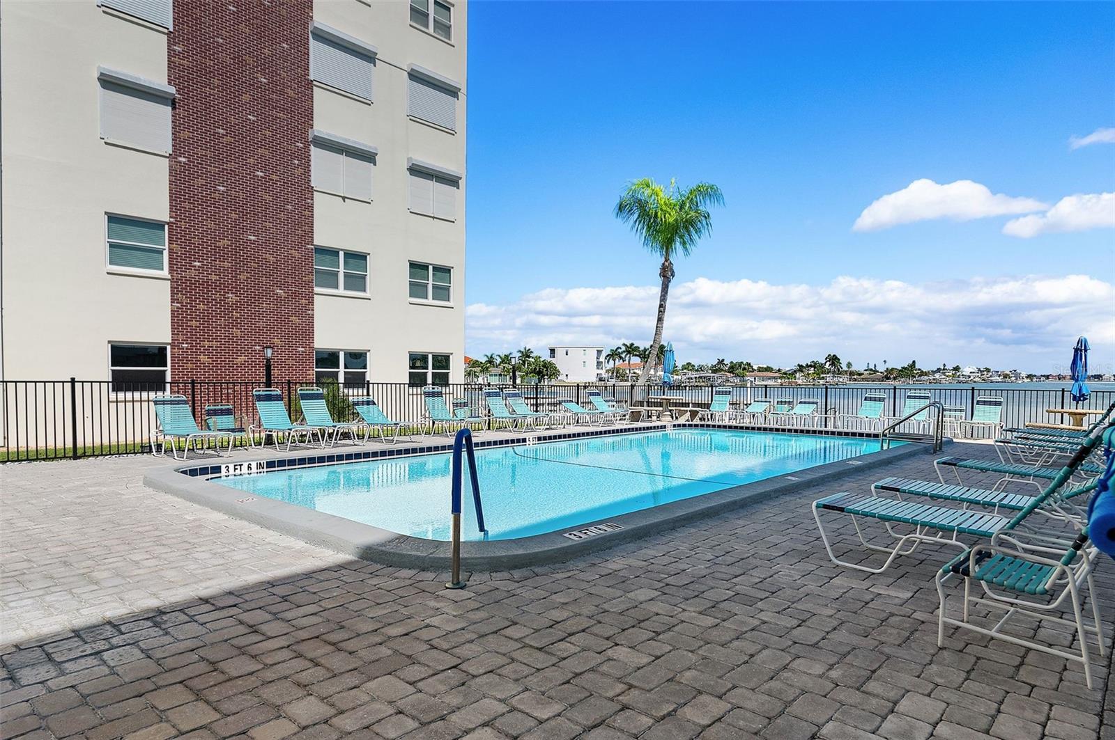 Image 29 of 40 For 5555 Gulf Boulevard 407