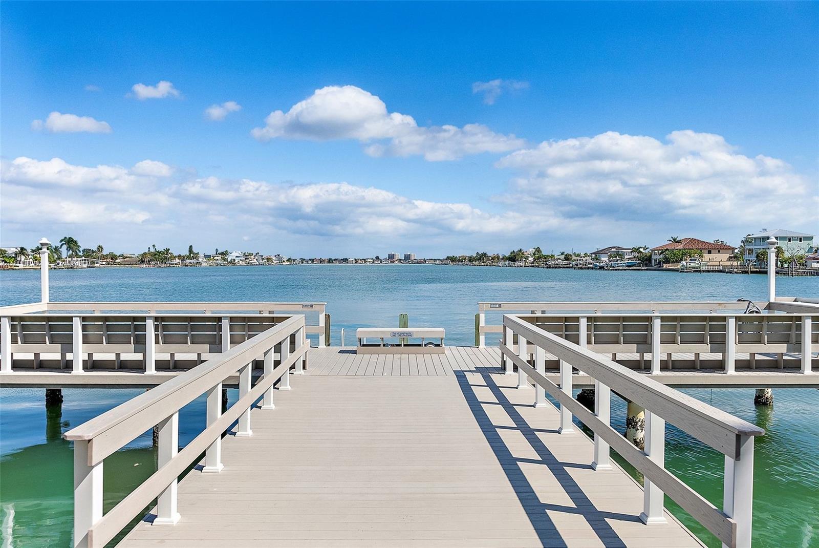 Image 32 of 40 For 5555 Gulf Boulevard 407