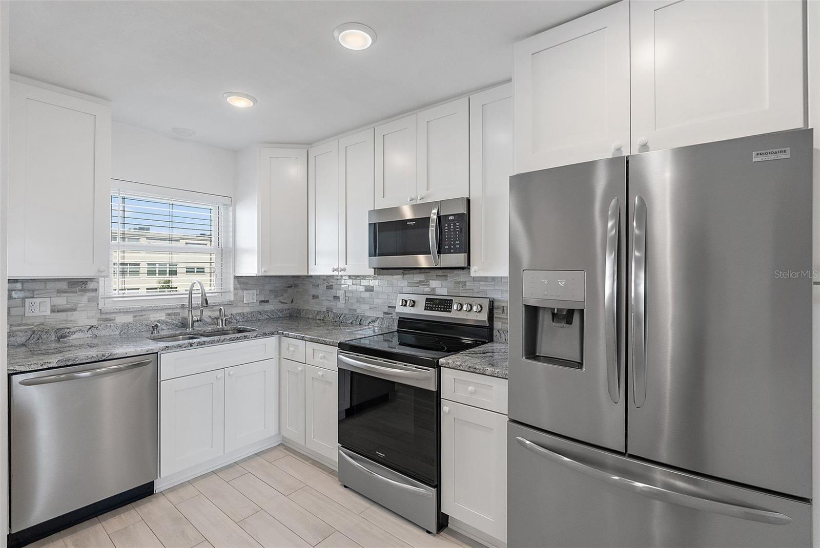 Image 5 of 40 For 5555 Gulf Boulevard 407