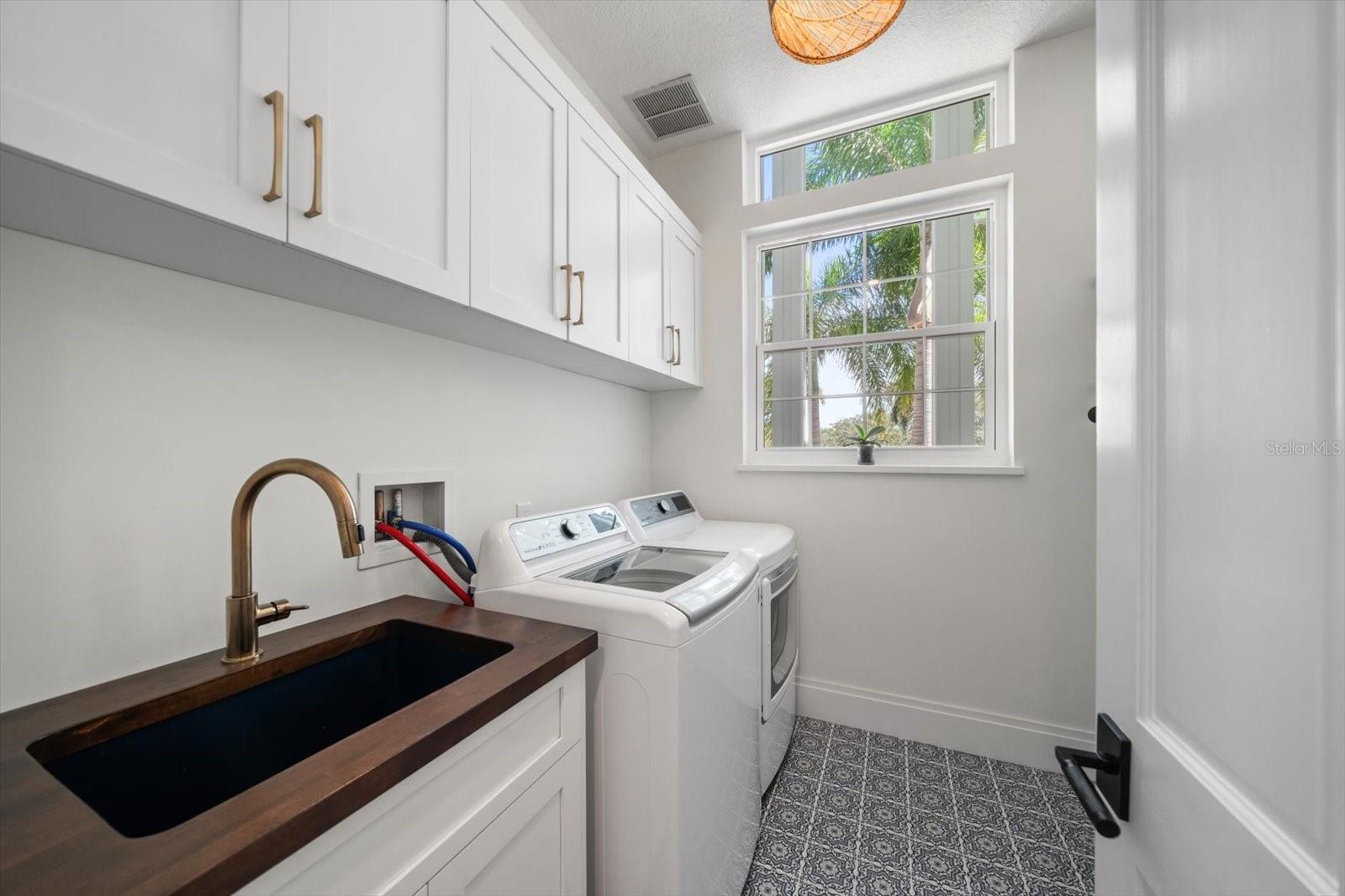 Image 33 of 100 For 418 St Andrews Drive