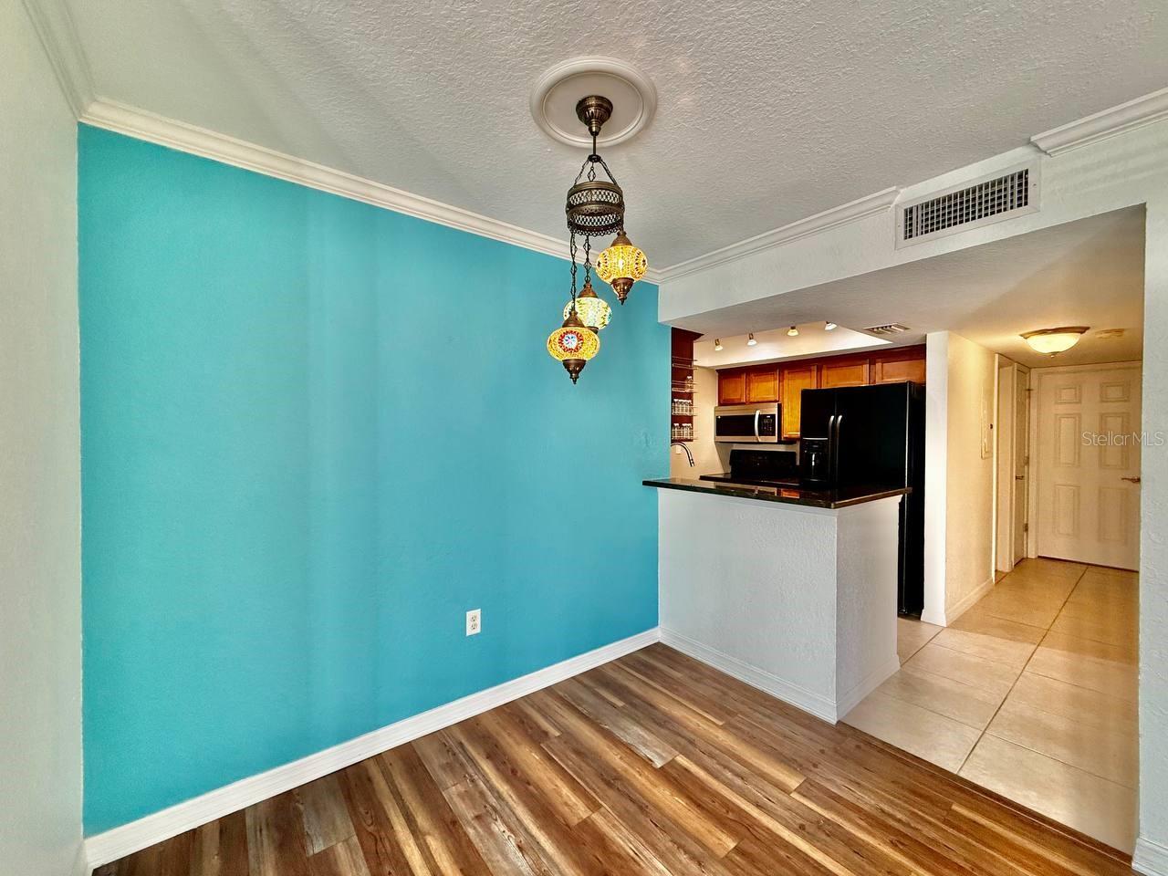 Image 10 of 33 For 704 Lyndhurst Street 624