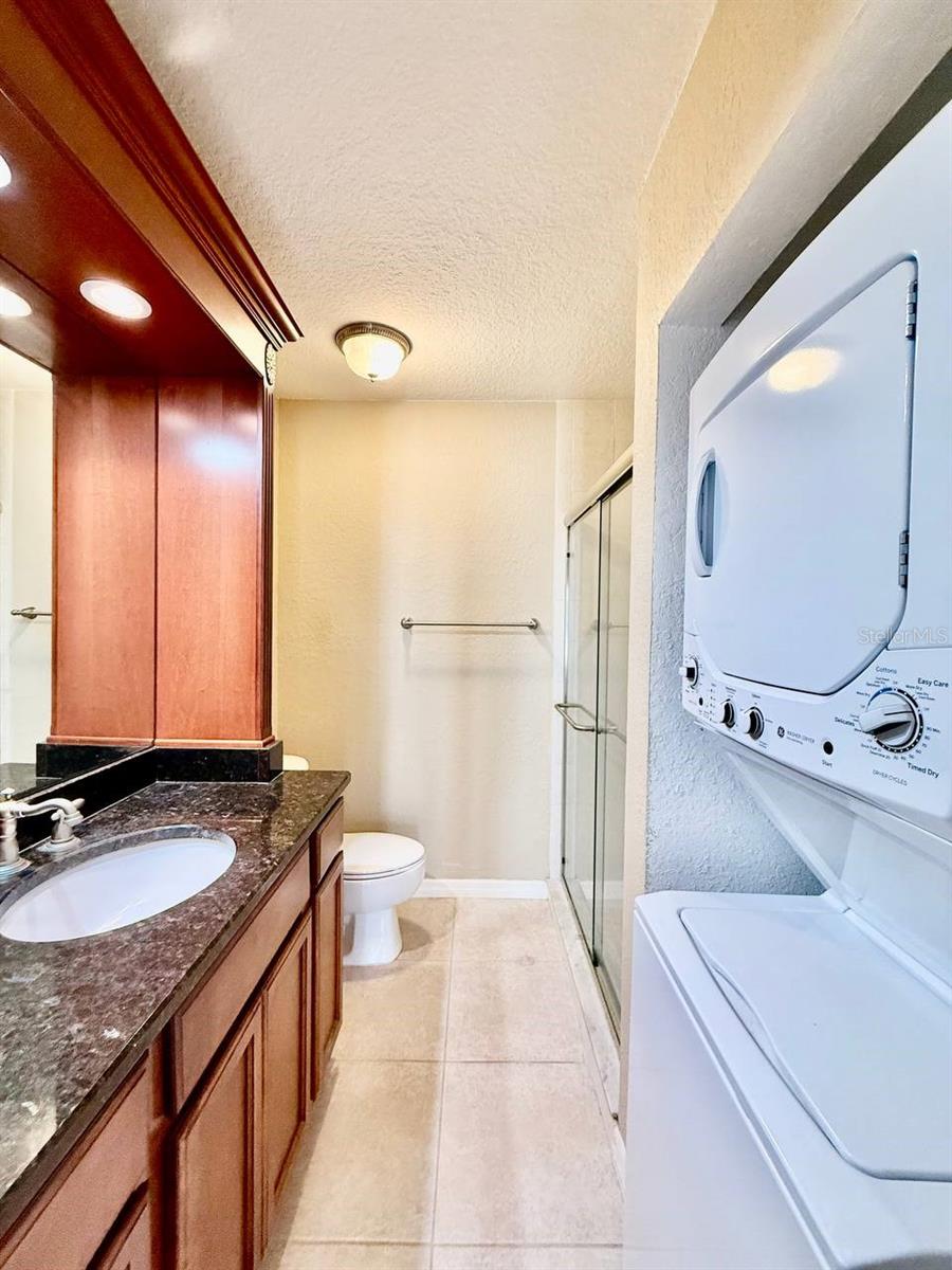 Image 18 of 33 For 704 Lyndhurst Street 624