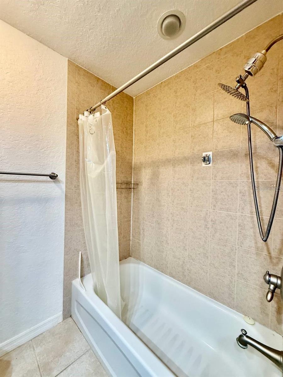 Image 23 of 33 For 704 Lyndhurst Street 624