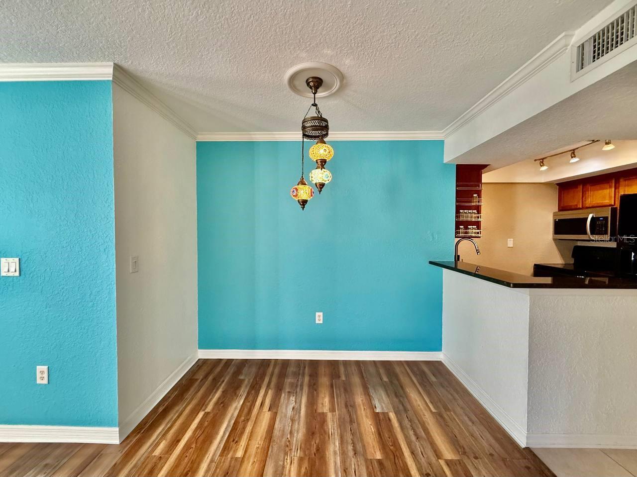 Image 9 of 33 For 704 Lyndhurst Street 624