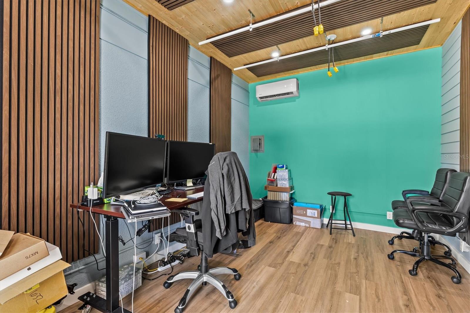 Image 77 of 97 For 1859 Fish Hatchery Court