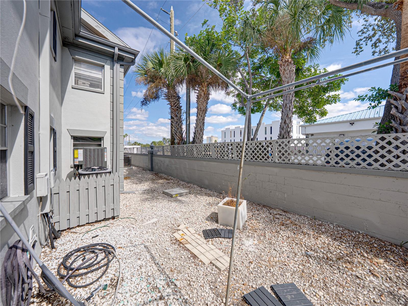 Image 21 of 63 For 1170 Rue Des Chateaux  1a