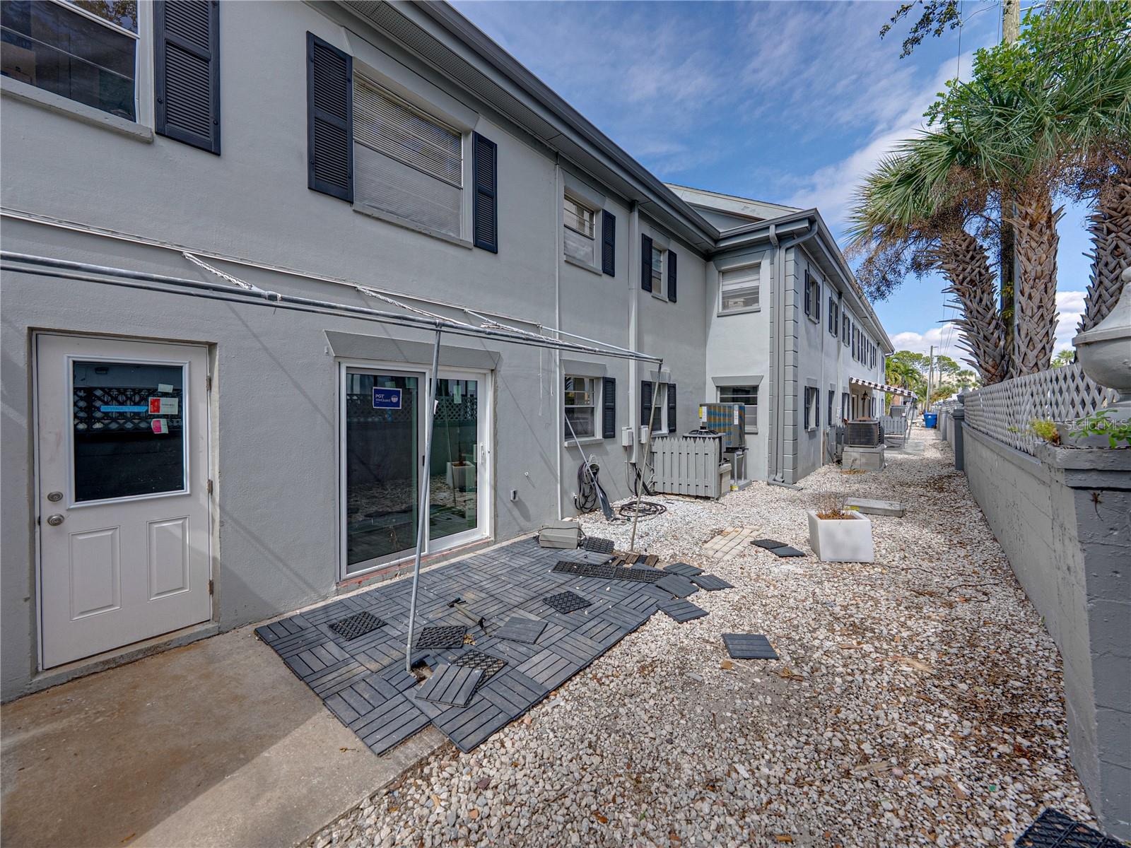 Image 23 of 63 For 1170 Rue Des Chateaux  1a