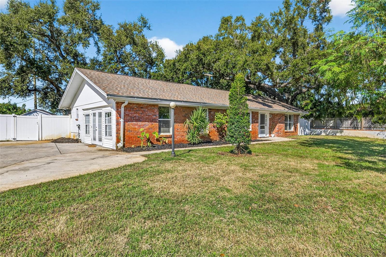 Image 5 of 44 For 13589 101st Terrace