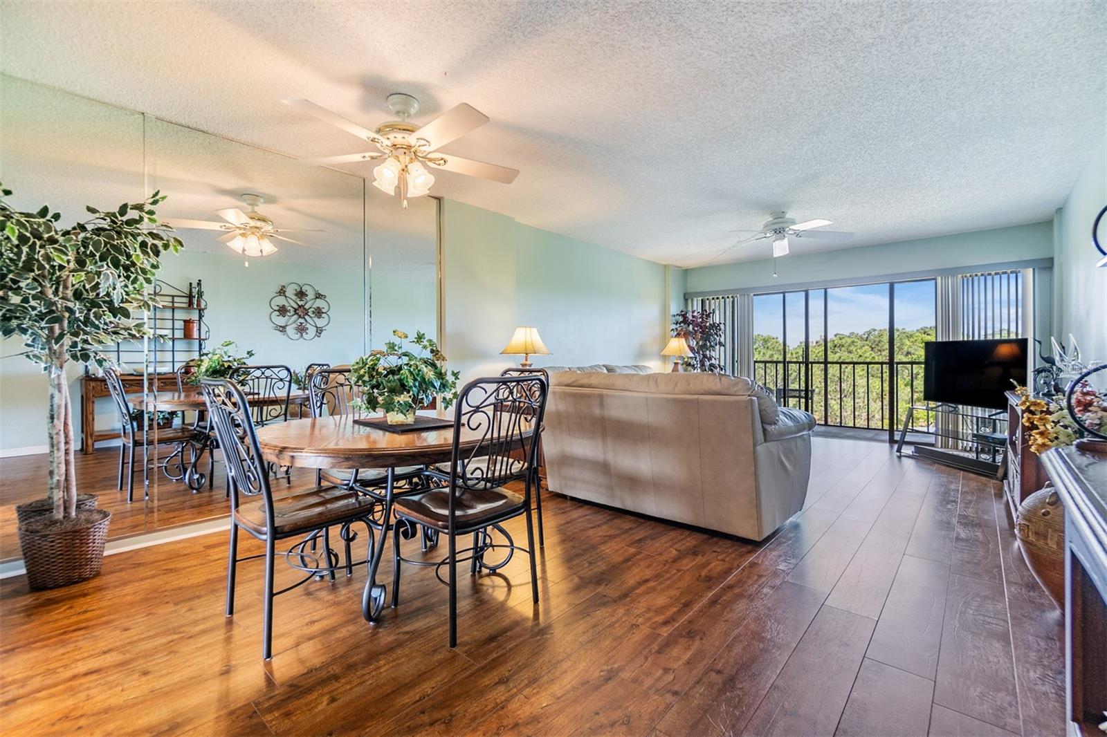 Image 9 of 48 For 2700 Cove Cay Drive 5g